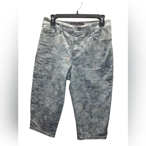 NWOT AMANDA Floral Patterned Capri Pants - Picture 1 of 13